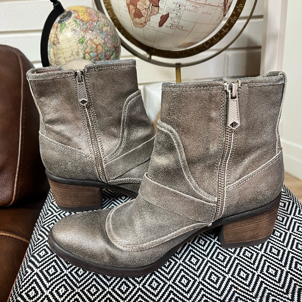 DONALD J PLINER Delta Moto Gold sparkle   Distressed Ankle Boots - Size 7